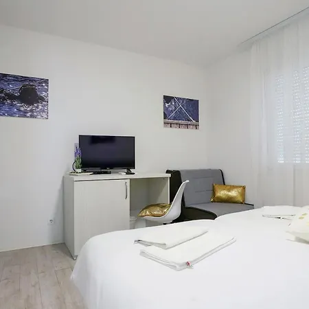 Zvonko Guest house 4*