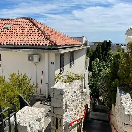 Zvonko Guest house 4*